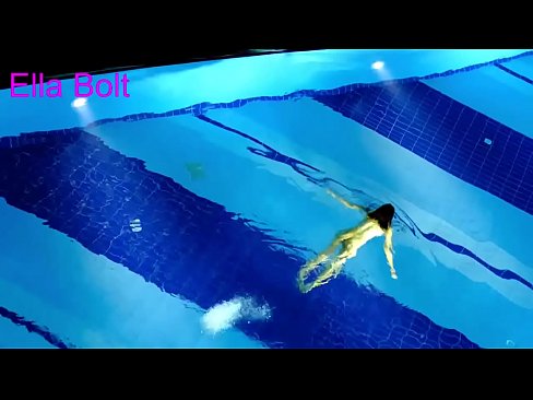 ❤️ 나는 보는 것을 멈출 수 없다, 젊은 금발이 ELLA BOLT 리조트 수영장에서 누드로 수영하다 적발 포르노 우리 ko.villagesexvideos.ru ❌❤